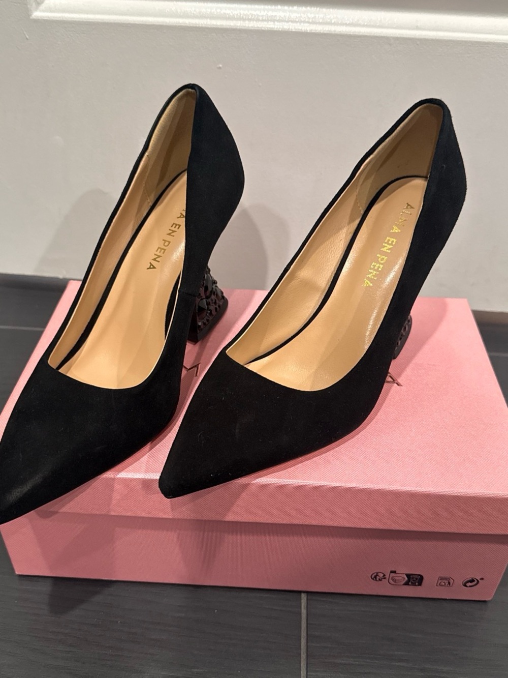Black Suede Pointed Pump with Sculpted Heel